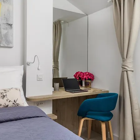 Ola Ii Luxury Apartment