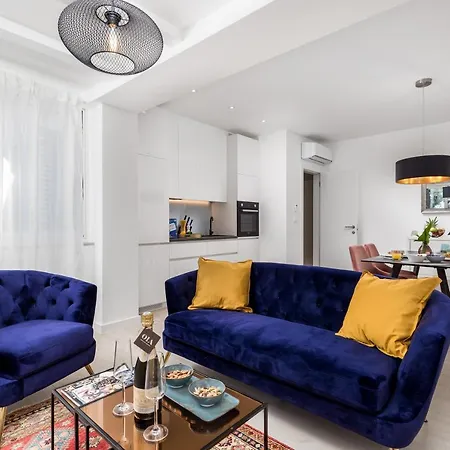 Ola Ii Luxury Apartment
